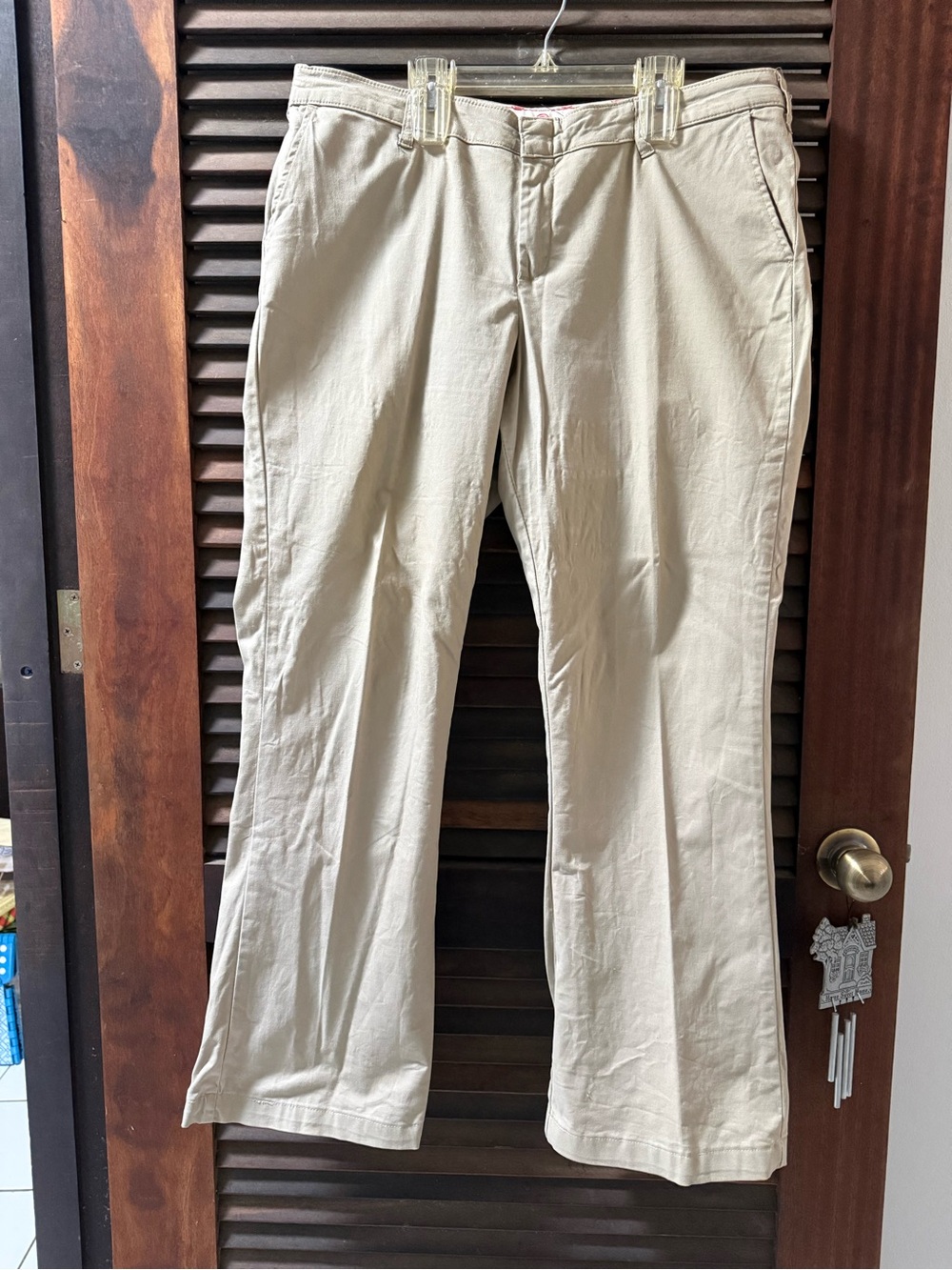 Dickies Women Stretch Chino Pants in Khaki